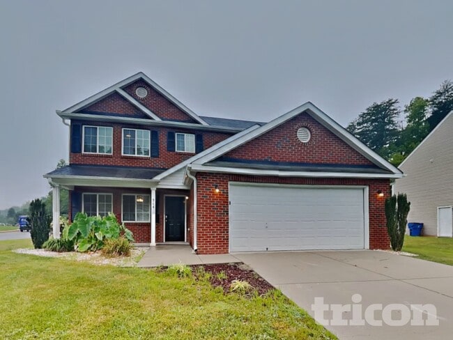 314 Walnut Crossing Dr in Whitsett, NC - Building Photo - Building Photo