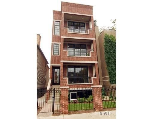 property at 923 W Wrightwood Ave