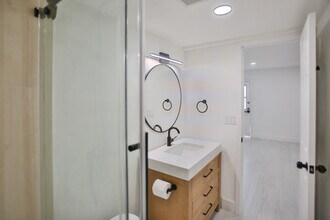 17165 Pacific Coast Hwy in Huntington Beach, CA - Foto de edificio - Building Photo