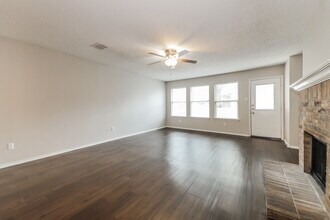 2712 Tranquil Way in Dallas, TX - Building Photo - Building Photo