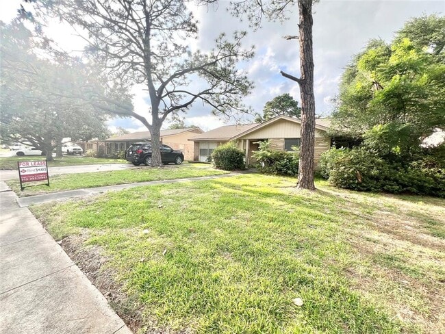 5546 Beechnut St in Houston, TX - Building Photo - Building Photo