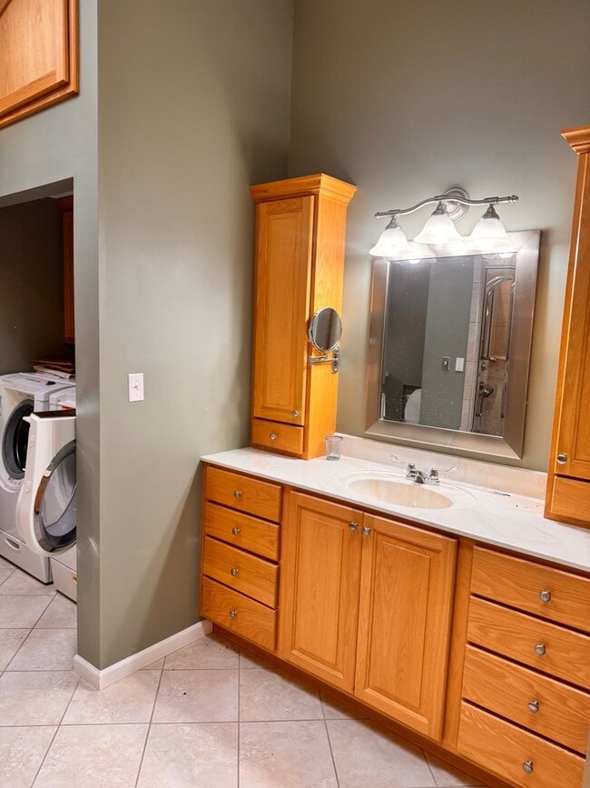 7655 W Sugar Creek Dr in Columbia, MO - Building Photo - Building Photo