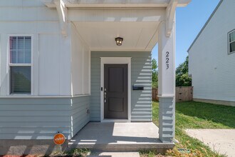 223 Hoskins Ave Dr in Charlotte, NC - Building Photo - Building Photo