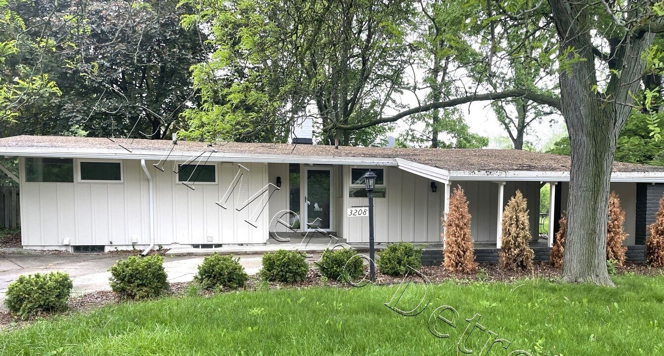 3208 W Webster Rd in Royal Oak, MI - Building Photo