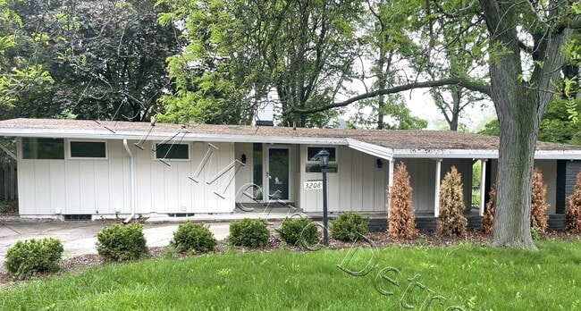 3208 W Webster Rd
