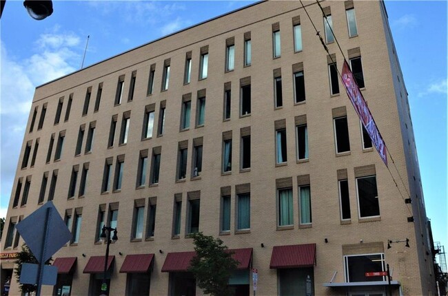16 Centre Sq Cir in Easton, PA - Foto de edificio - Building Photo