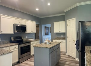 1734 Dryden Dr in Spring Hill, TN - Foto de edificio - Building Photo