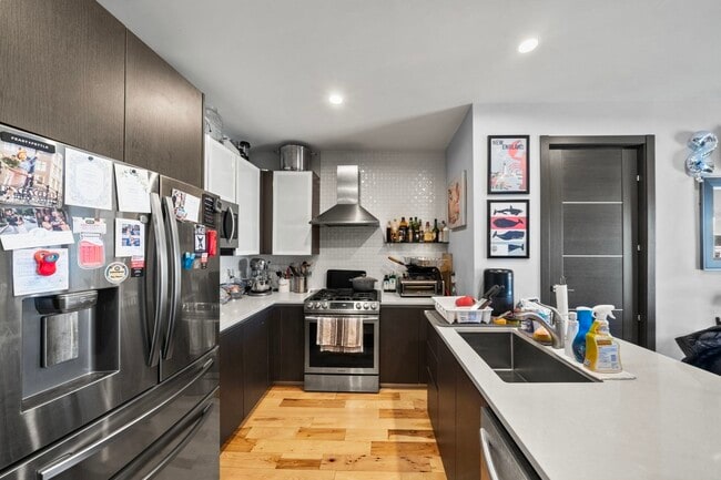 39 Lexington St, Unit 5 in Boston, MA - Foto de edificio - Building Photo