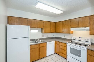 120 E Davenport St, Unit 5 in Iowa City, IA - Foto de edificio - Building Photo