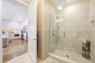 15 Somerset Ln in Edgewater, NJ - Building Photo - Building Photo