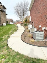 10390 Ivy Hollow Dr in Knoxville, TN - Foto de edificio - Building Photo