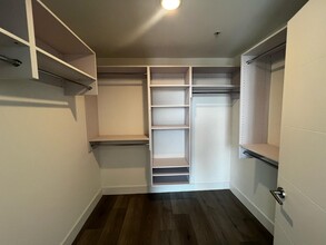 2102 SW 31st Ave, Unit B1 in Miami, FL - Building Photo - Building Photo