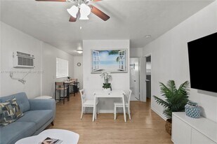 717 SW 13th Ave in Fort Lauderdale, FL - Building Photo