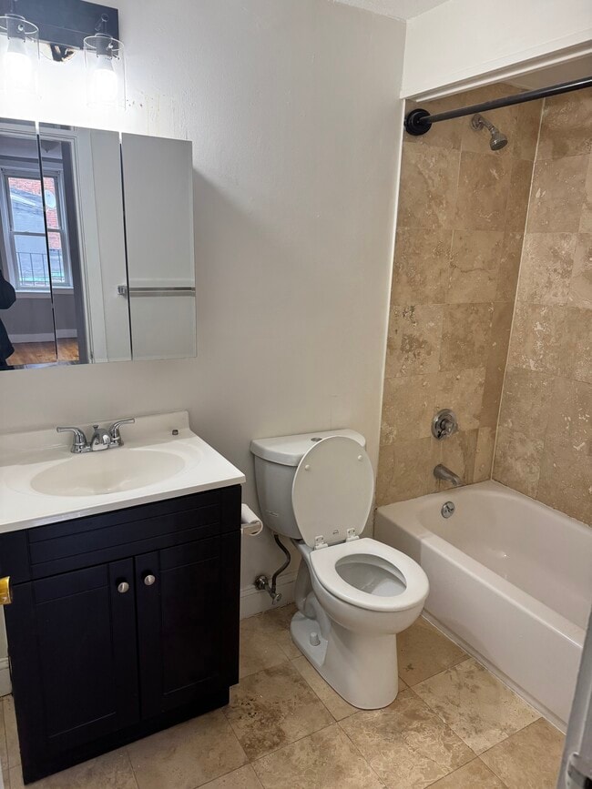 151 Endicott St, Unit 145-10 in Boston, MA - Foto de edificio - Building Photo