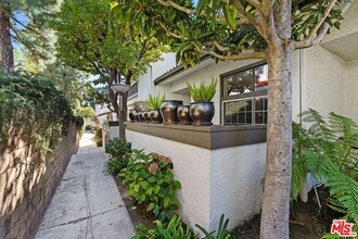1732 Palisades Dr in Los Angeles, CA - Building Photo - Building Photo