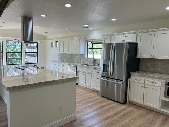 4177 Villa Dr in Redding, CA - Building Photo - Building Photo