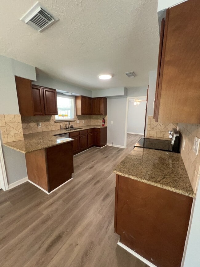 27226 W Pyeatt Ln in Conroe, TX - Foto de edificio - Building Photo