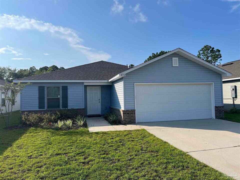 8772 Schooner Ln in Pensacola, FL - Building Photo