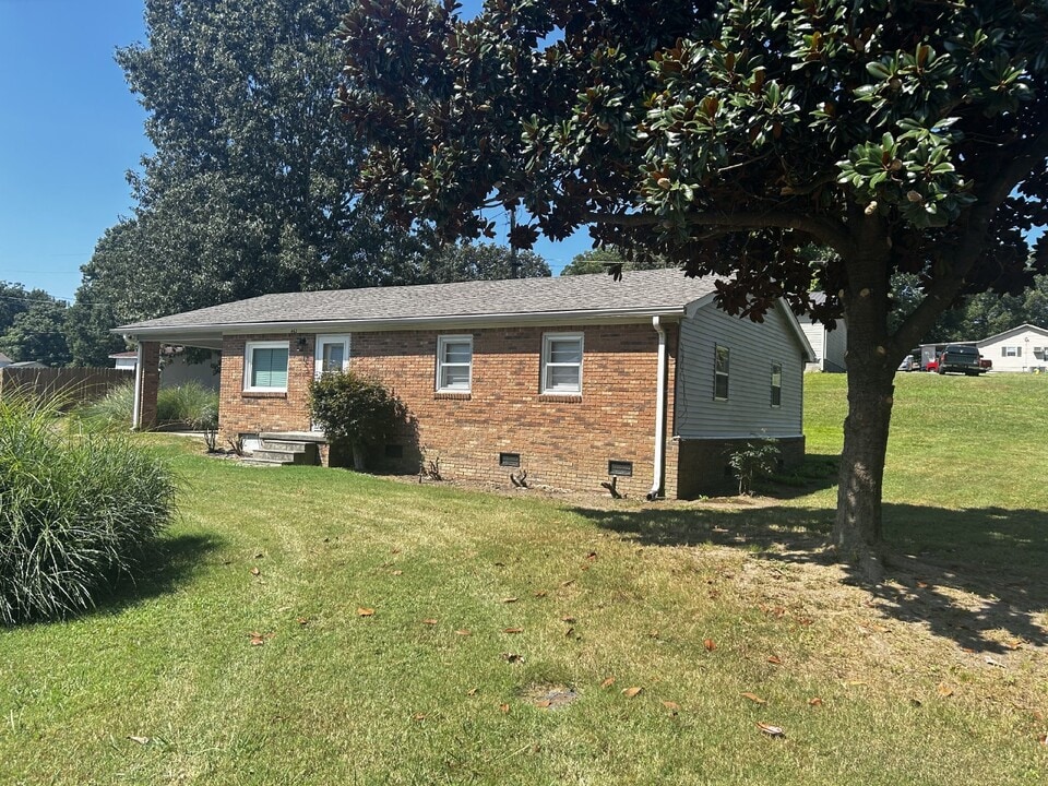 451 Mill St in Sharon, TN - Building Photo