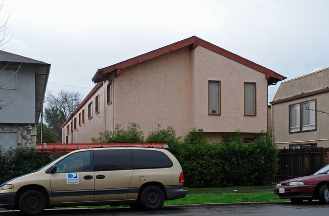 Marbella East Apartments in Sacramento, CA - Foto de edificio - Building Photo