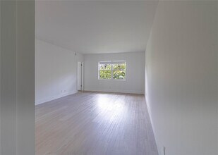 2424 SE 17th St in Fort Lauderdale, FL - Building Photo - Building Photo