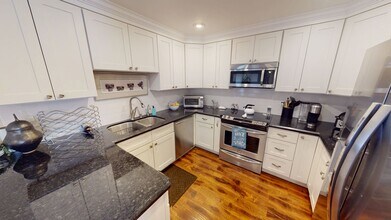 805 E Ave in Coronado, CA - Building Photo - Building Photo