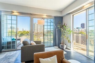 3225 Turtle Creek Blvd in Dallas, TX - Building Photo