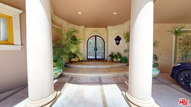 1831 Loma Vista Dr in Beverly Hills, CA - Building Photo - Building Photo