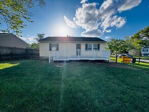 1242 Cedarcliff Dr in Glen Burnie, MD - Foto de edificio - Building Photo