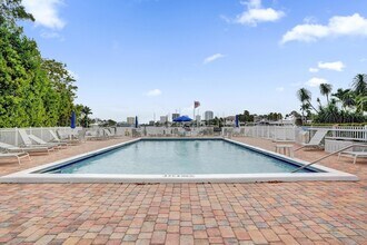 740 S Federal Hwy in Pompano Beach, FL - Foto de edificio - Building Photo