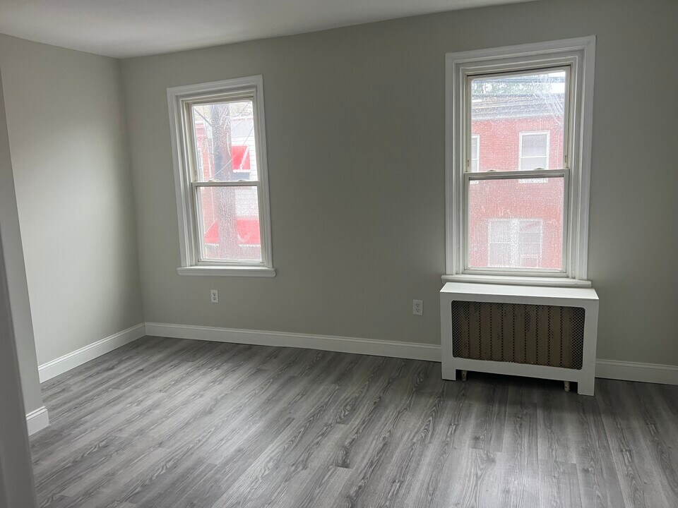 2108 S 6th St in Philadelphia, PA - Building Photo