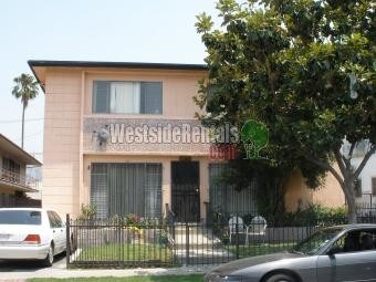 5743 La Mirada Ave in Los Angeles, CA - Building Photo