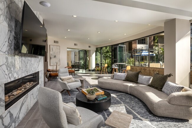 Accent in Los Angeles, CA - Foto de edificio - Building Photo