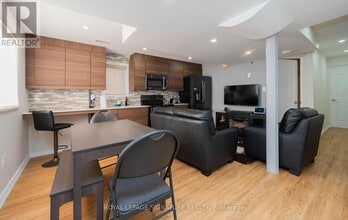 92 Beckett Crescent in Courtice, ON - Building Photo - Building Photo