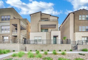 1749 S Desert Foothills Dr in Las Vegas, NV - Building Photo