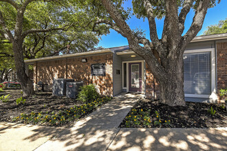 Riverstone Apartments in San Antonio, TX - Foto de edificio - Building Photo