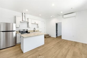 1375 N Mentor Ave, Unit A in Pasadena, CA - Foto de edificio - Building Photo