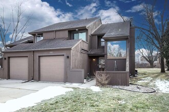 102 Crab Apple Ct, Unit 102 in Appleton, WI - Foto de edificio - Building Photo