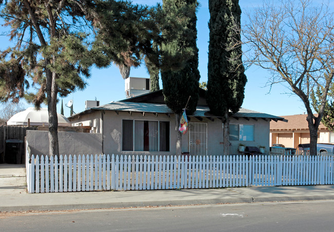 401-403 Riverside Dr in Modesto, CA - Building Photo - Building Photo