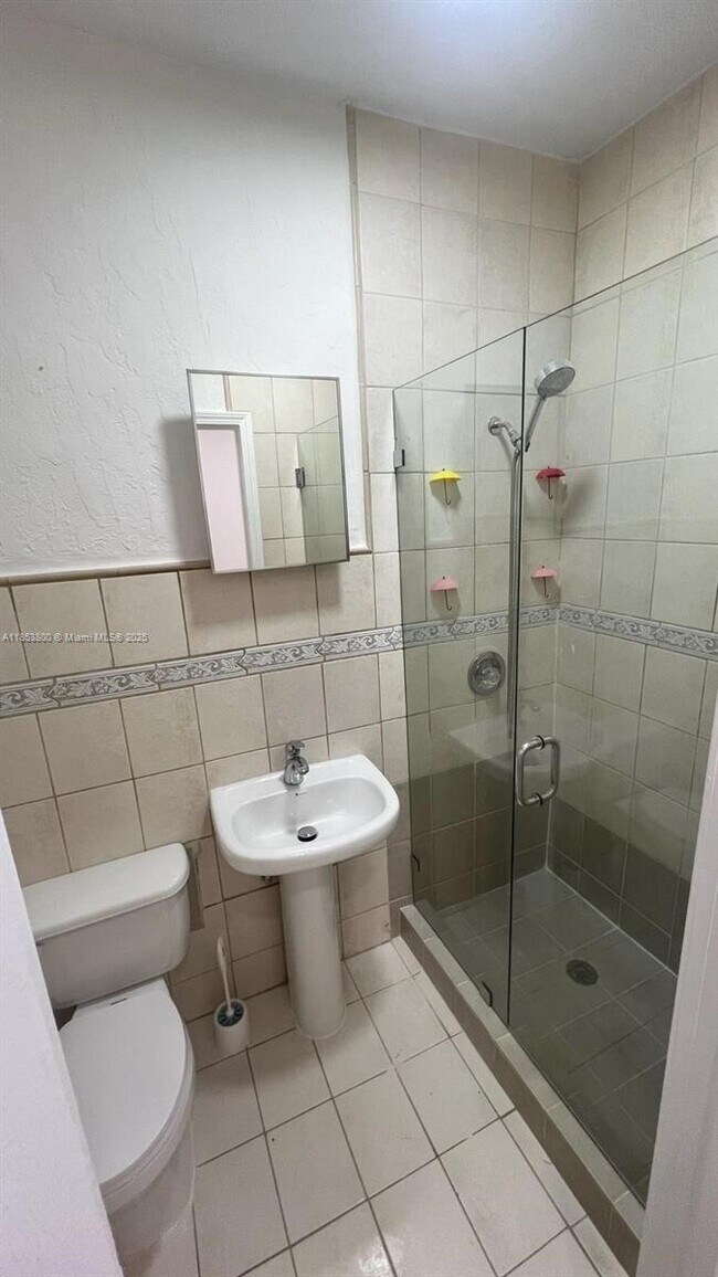 7556 S Waterway Dr in Miami, FL - Building Photo - Building Photo