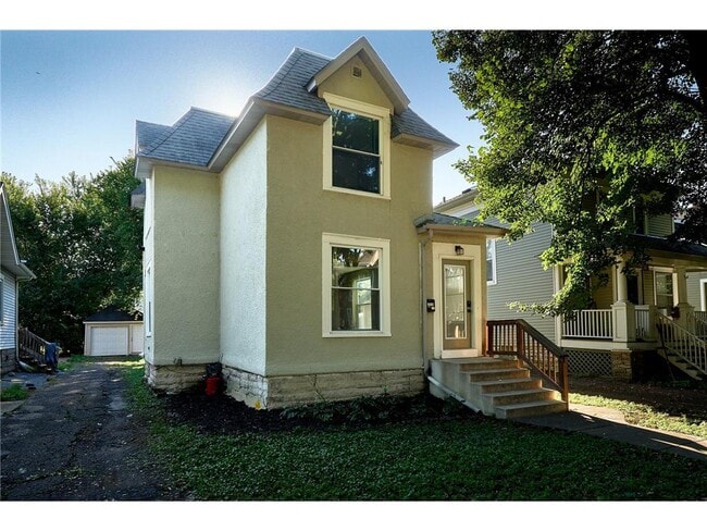 property at 1036 15th Ave SE