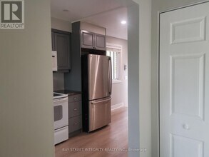 3527 Rexway Dr in Burlington, ON - Building Photo - Building Photo