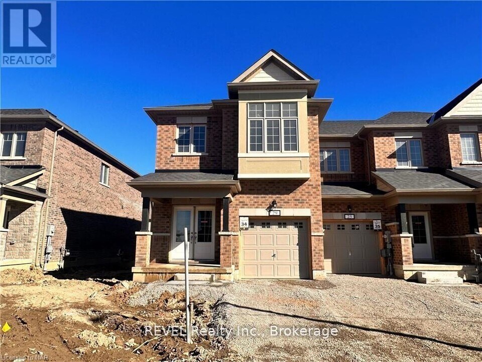 29 Sapphire Wy in Thorold, ON - Building Photo
