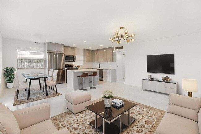 369 Saxony Ln in Delray Beach, FL - Building Photo - Building Photo
