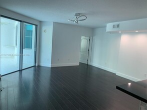 110 Washington Ave, Unit 2316 in Miami Beach, FL - Building Photo - Building Photo