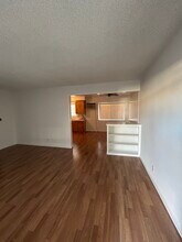 13931 Bessemer St in Van Nuys, CA - Foto de edificio - Building Photo