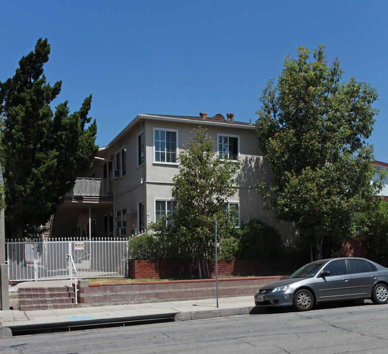 405-407 E Cedar Ave in Burbank, CA - Building Photo