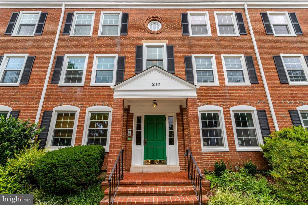 3062 S Buchanan St in Arlington, VA - Building Photo