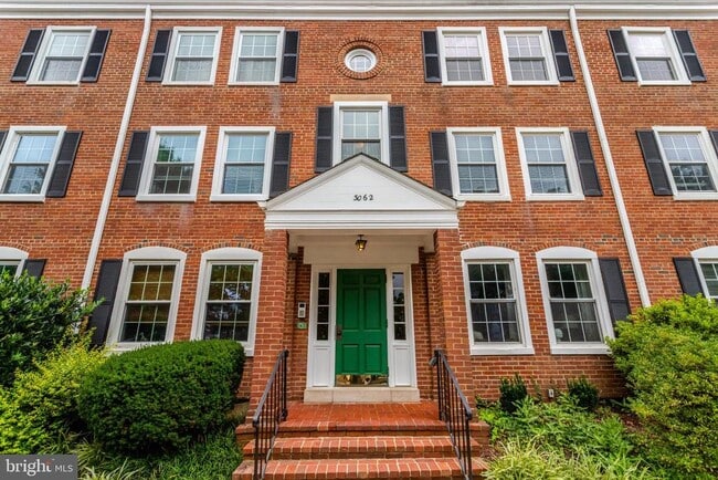 property at 3062 S Buchanan St