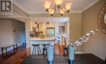 631 Trudale Ct in Oakville, ON - Building Photo - Building Photo